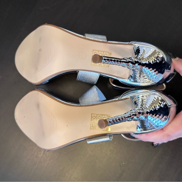Silver high heels. Size 8.5. Brand new. - Picture 3 of 3